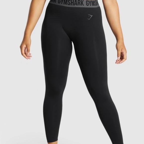 🦈 Gymshark Dry Charcoal and Black Leggings - Picture 2 of 3